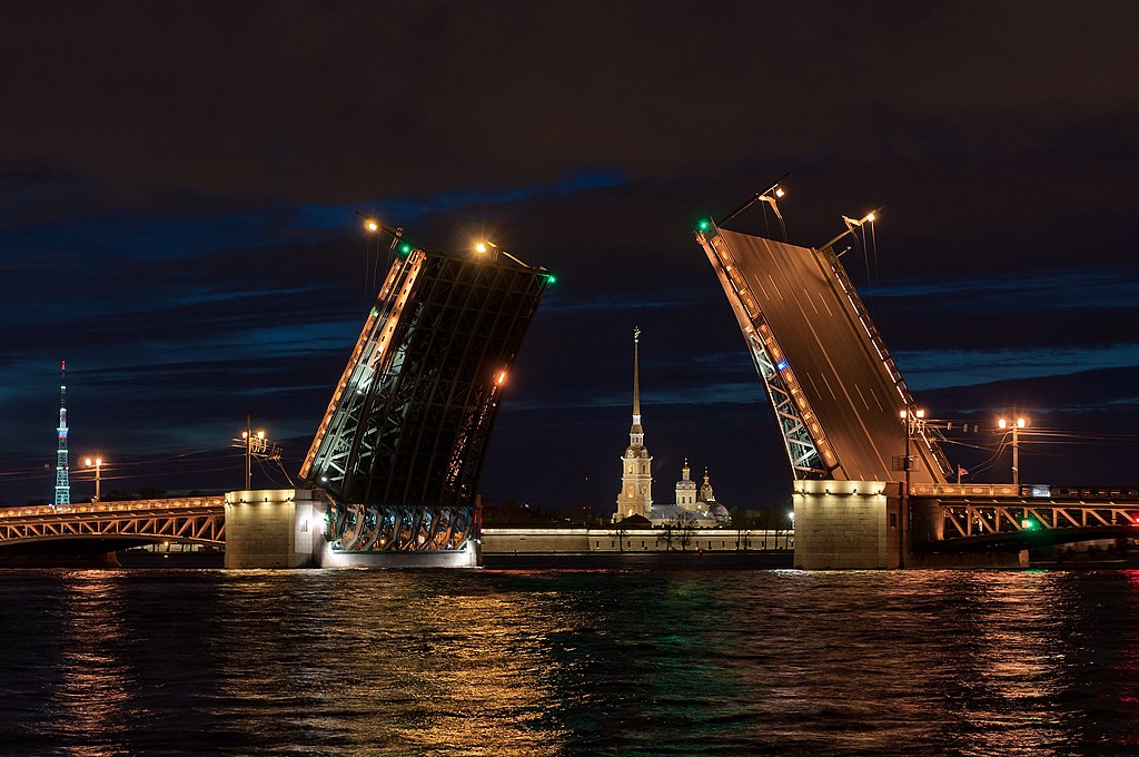 Дворцовый мост, май 2015 г. Фото: Eugenii (Wikimedia Commons)