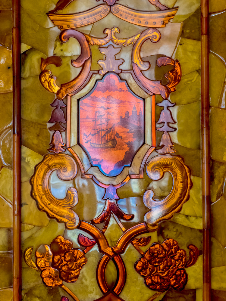 Убранство Янтарной комнаты в Екатерининском дворце. Фото: tzar.ru