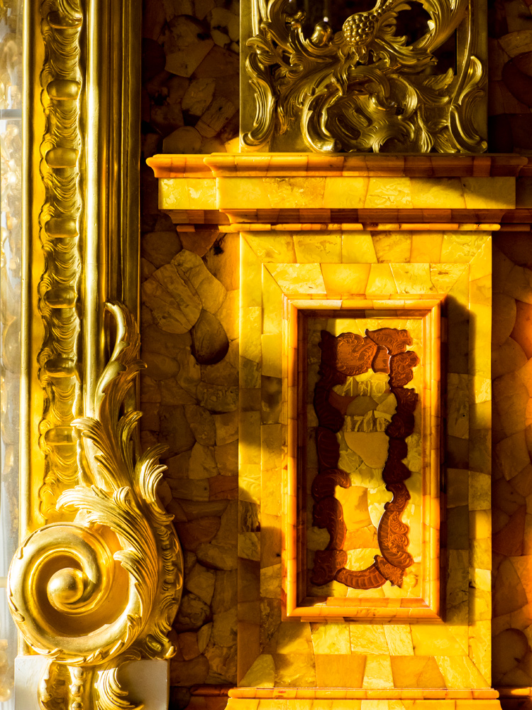 Убранство Янтарной комнаты в Екатерининском дворце. Фото: tzar.ru