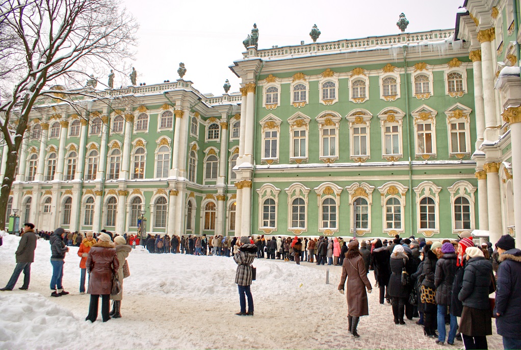 Очередь в музей зимой СПБ