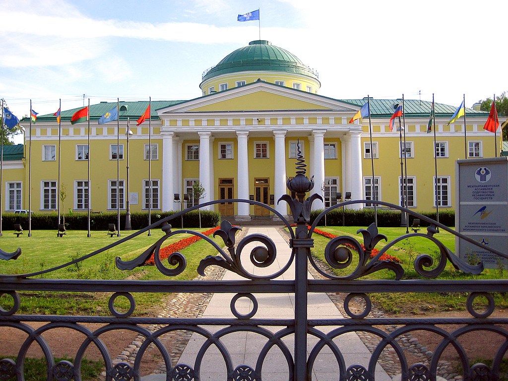 Таврический дворец, Санкт-Петербург, Шпалерная улица, 47. Фото: GAlexandrova (Wikimedia Commons)