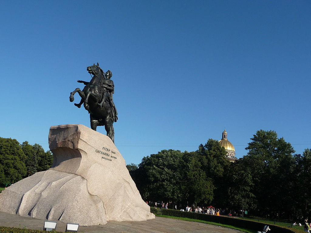 Памятник Петру I на Сенатской площади в Санкт-Петербурге. Фото: Livehearted (Wikimedia Commons)