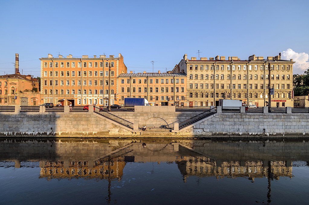 Жилые дома на Обводном канале в Санкт-Петербурге. Фото: Florstein (WikiPhotoSpace)