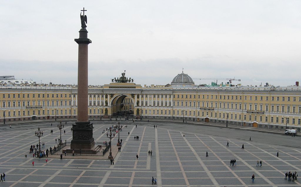 Дворцовая площадь. Фото: Paasikivi (Wikimedia Commons)