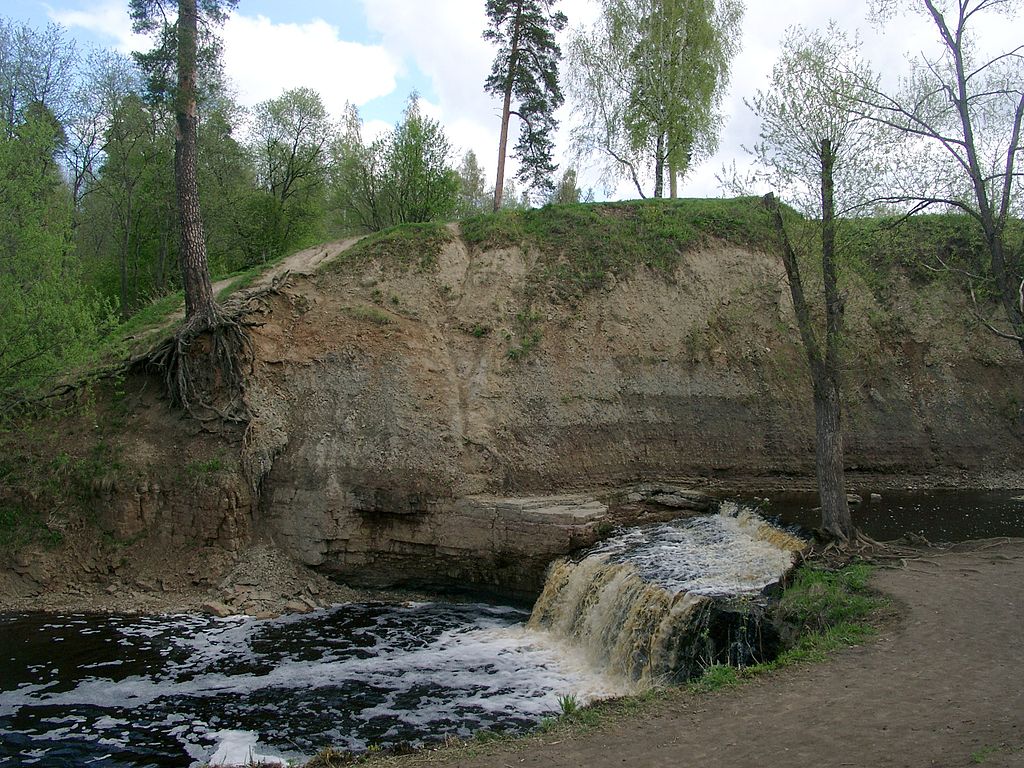 Водопад на реке Саблинка, Тосненский район Ленинградской области. Фото: Dmitry Fomin (Wikimedia Commons)