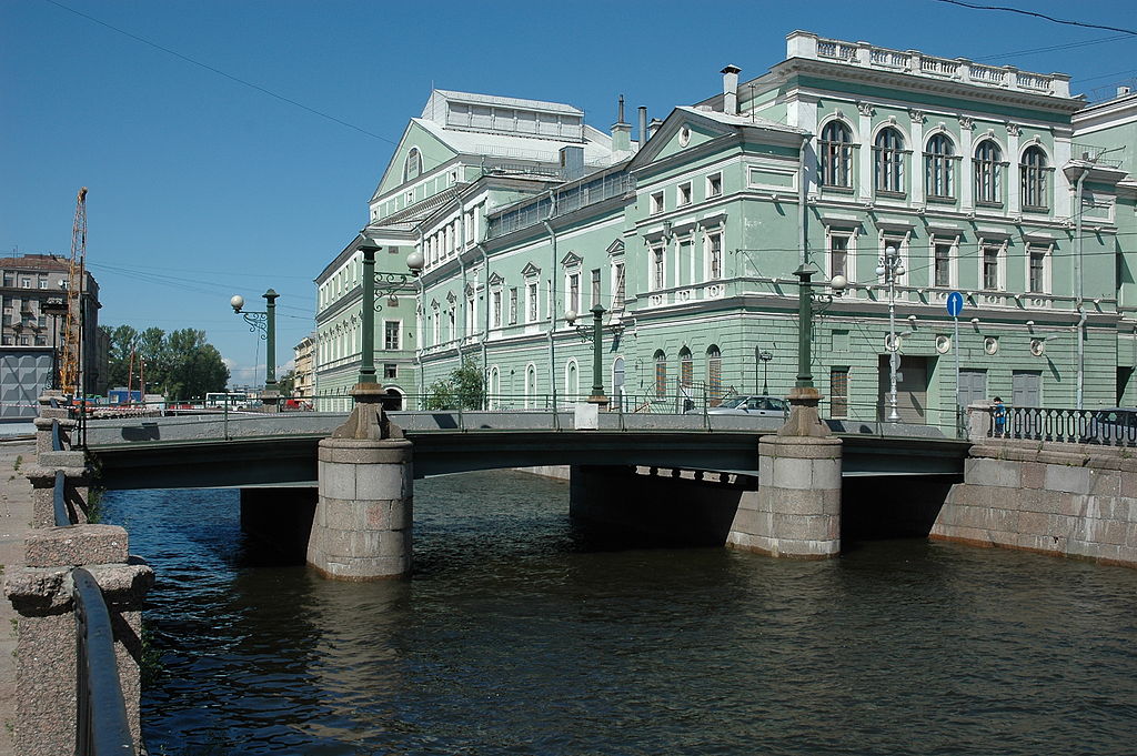 Торговый мост и Мариинский театр. Фото: Alexei Kouprianov (Wikimedia Commons)