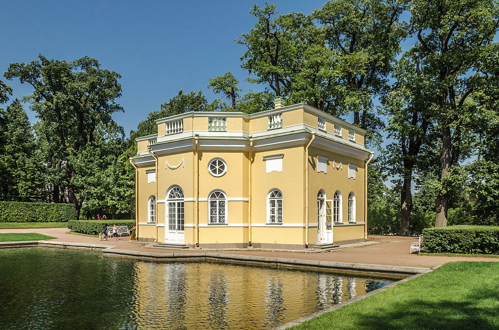 Павильон "Верхняя ванна" в Екатерининском парке Царского села. Автор фото: Florstein (WikiPhotoSpace)