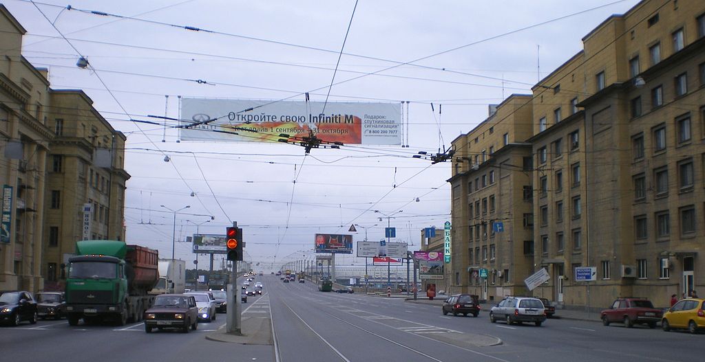 Заневский проспект 6, 7, Мост Александра Невского. Фото: AndreyA (Wikimedia Commons)