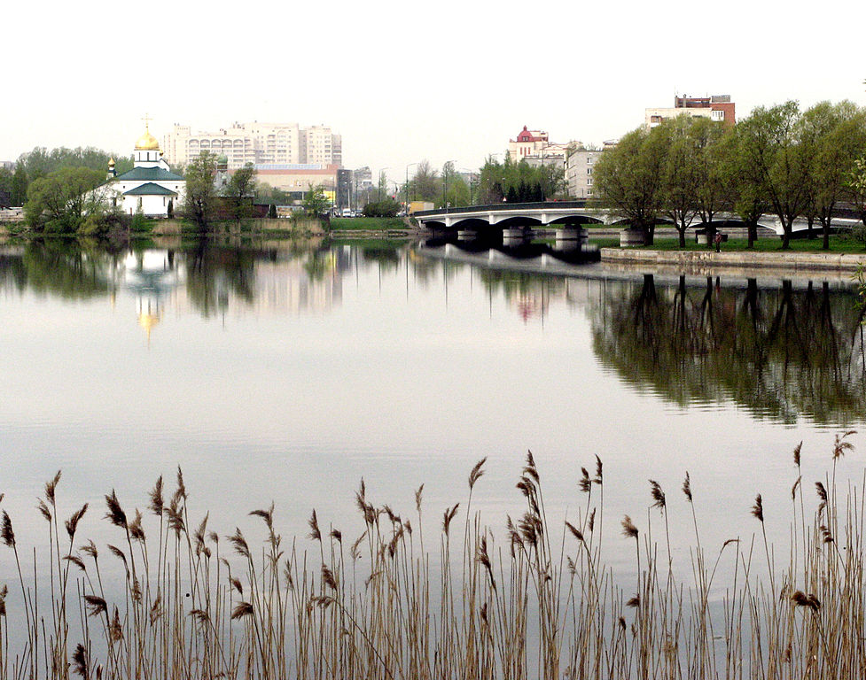 Троицкий собор, река Ижора, мост. Колпино. Фото: Андрей Крижановский (Wikimedia Commons)