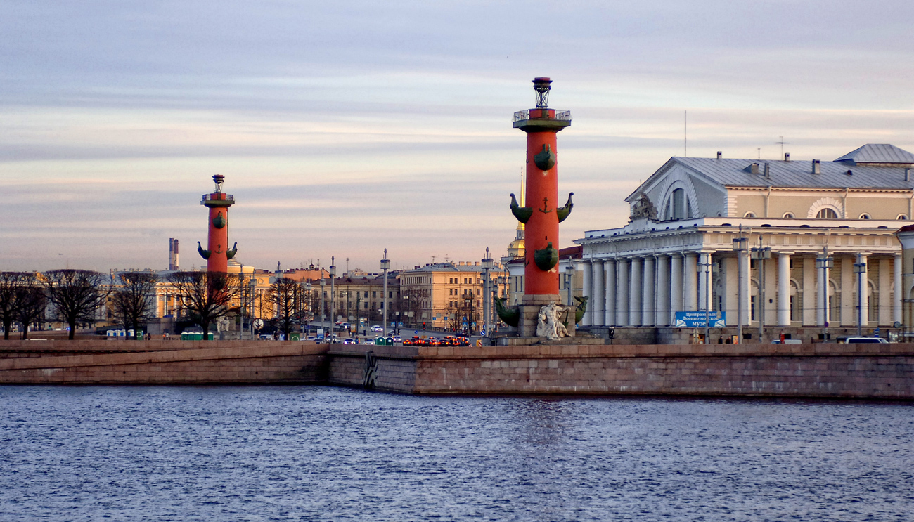 Фото ростральной колонны в санкт петербурге