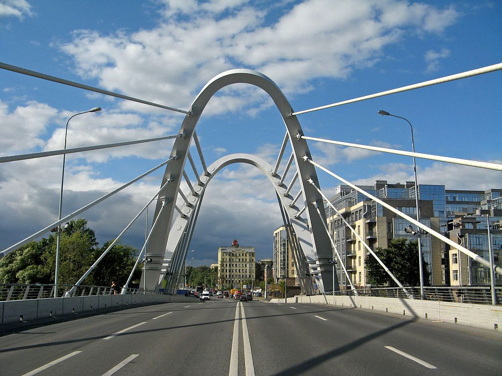 Лазаревский мост, проезжая часть. Фото: Екатерина Борисова (Wikimedia Commons)