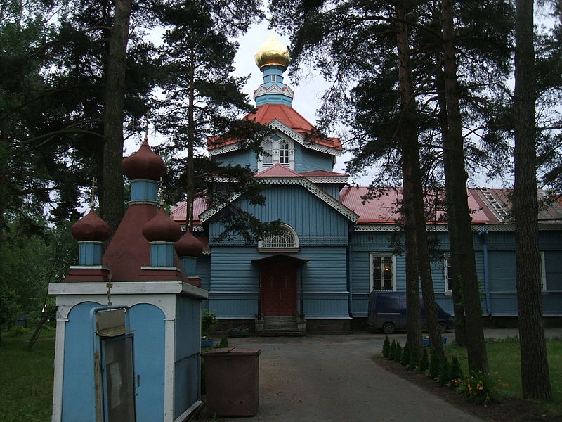 Восточный фасад церкви в Лахте. Автор:  Пётр Иванов, Wikimedia Commons