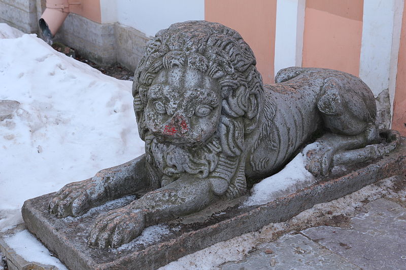Лев возле Инженерного дома. Автор: Ludushka, Wikimedia Commons