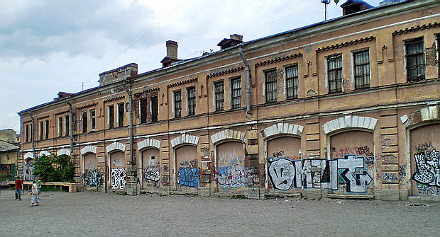 Мытный двор. Западный фасад. Автор: Виктор М, 2010.Фото: citywalls.ru