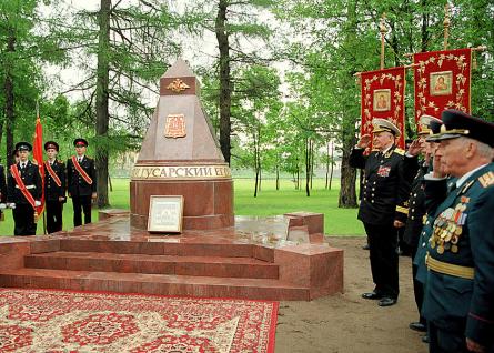 Памятный знак Гусарского полка. Фото: tsarselo.ru