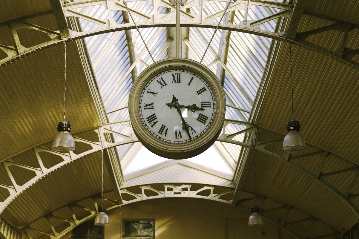Витебский вокзал в Санкт-Петербурге, часы