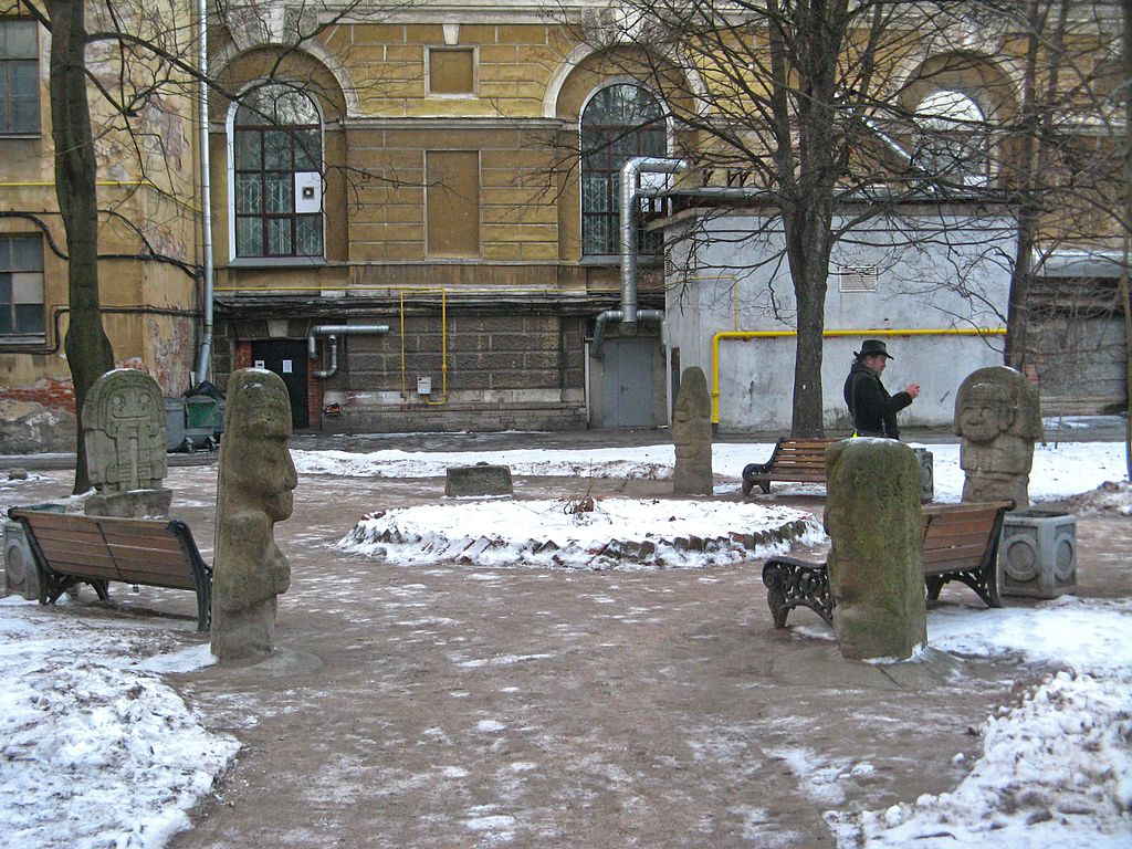 Двор Кунсткамеры. Фото: Екатерина Борисова (Wikimedia Commons)