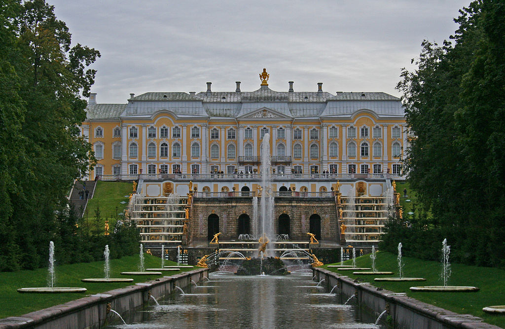 Петергоф. Большой дворец. Нижний парк. Большой каскад. Автор фото: A.Savin (Wikimedia Commons · WikiPhotoSpace)