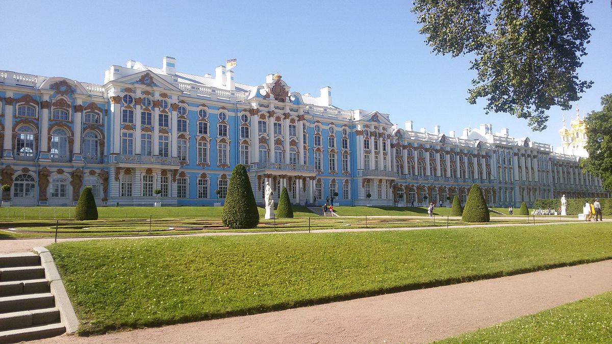 Екатерининский дворец с парком и лужайкой. Автор фото: ЕршовКВН (Wikimedia Commons)