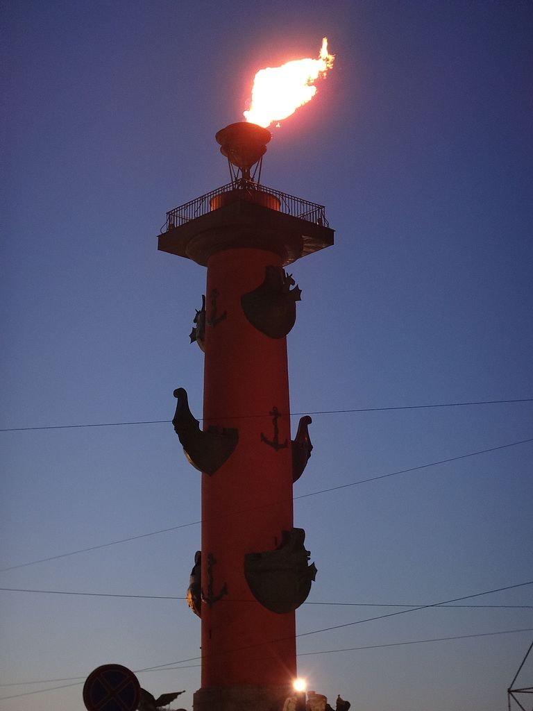 Зажжённый в честь 70-летия Победы факел. Фото: Monoklon из русской Википедии