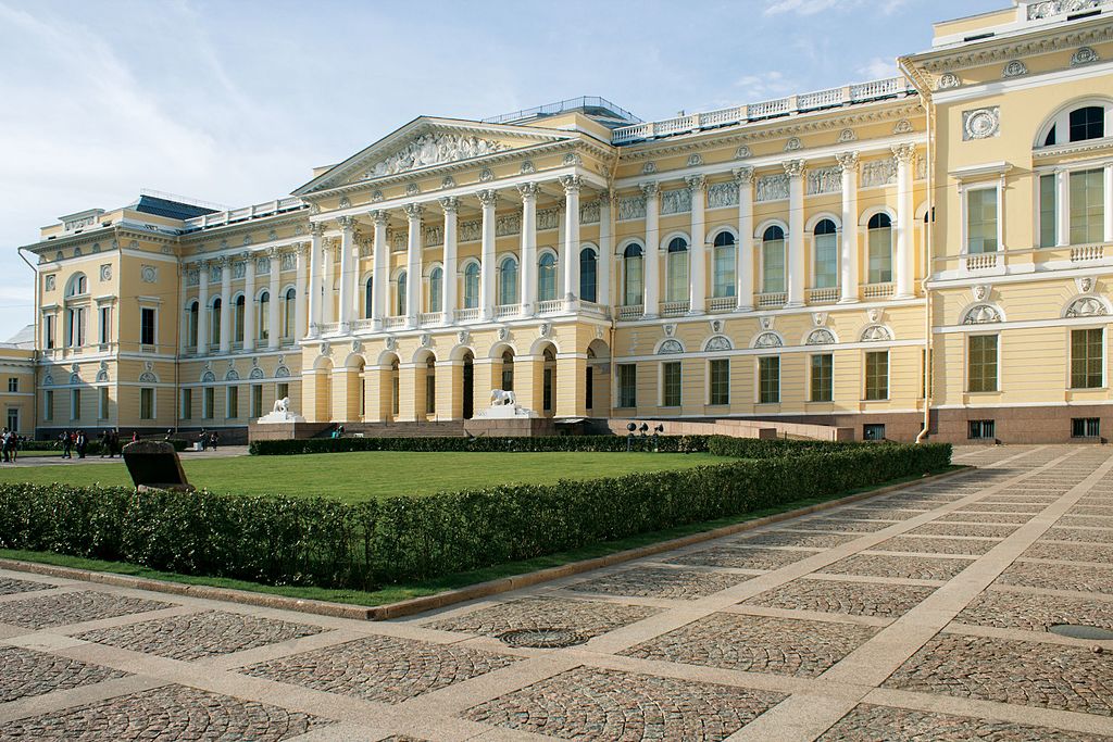 Михайловский дворец — главное здание Русского музея. Фото: Павел Лурье (Wikimedia Commons)