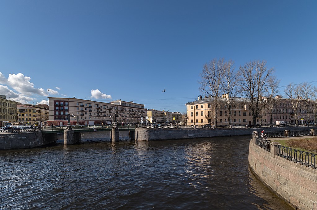 Водный перекрёсток Крюкова канала с каналом Грибоедова. Автор фото: Florstein (WikiPhotoSpace)