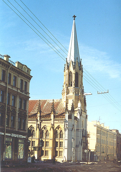 Eвангелическо-лютеранская церковь Святого Михаила - Церковные колокольня и портал, источник фото: Wikimedia Commons, Автор: Vitold Muratov