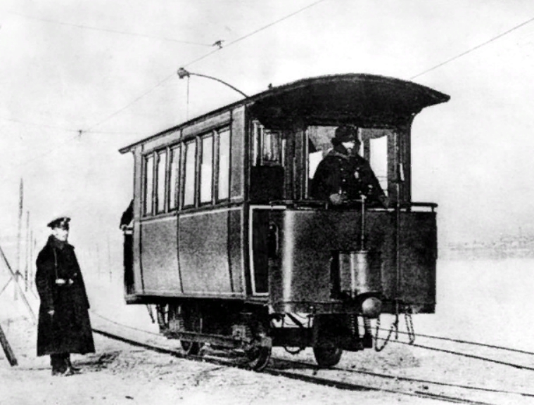 "Ледовый трамвай" в Санкт-Петербурге. Фото: getmuseum.ru