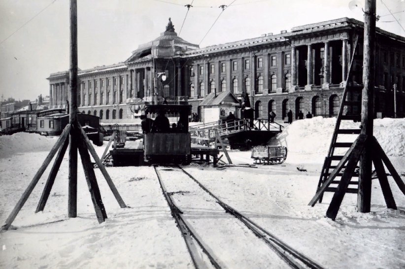 Транспорт в Санкт-Петербурге. Фото: getmuseum.ru