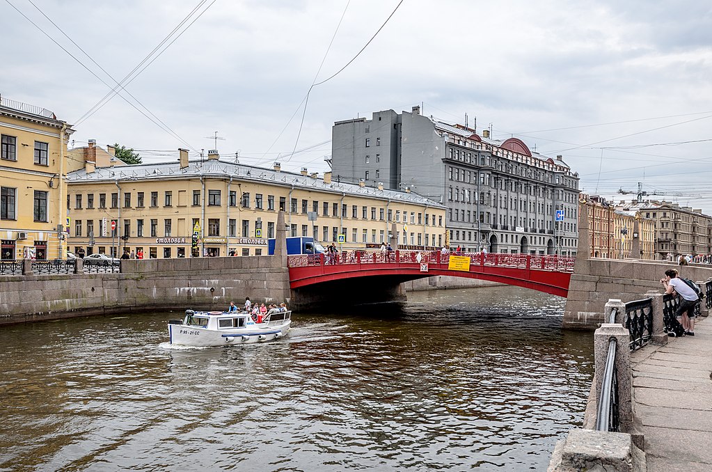 Мойка. Красный мост. Фото: Alex 'Florstein' Fedorov (Wikimedia Commons)