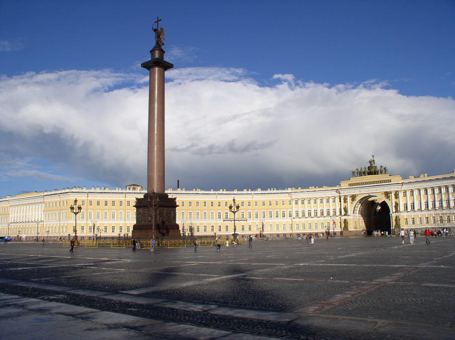 Дворцовая площадь. Фото: Flrn (Wikimedia Commons)