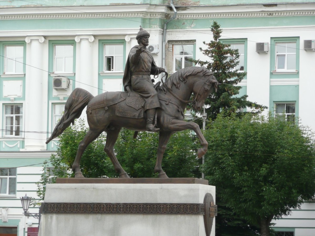 Памятник Михаилу Ярославичу в Твери. Автор фото: Ghirla (Wikimedia Commons)