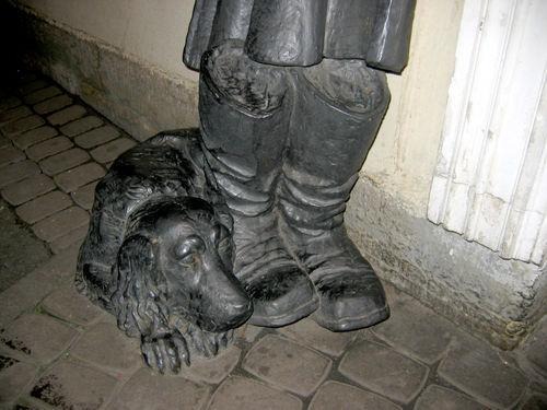Памятник муму в санкт петербурге фото