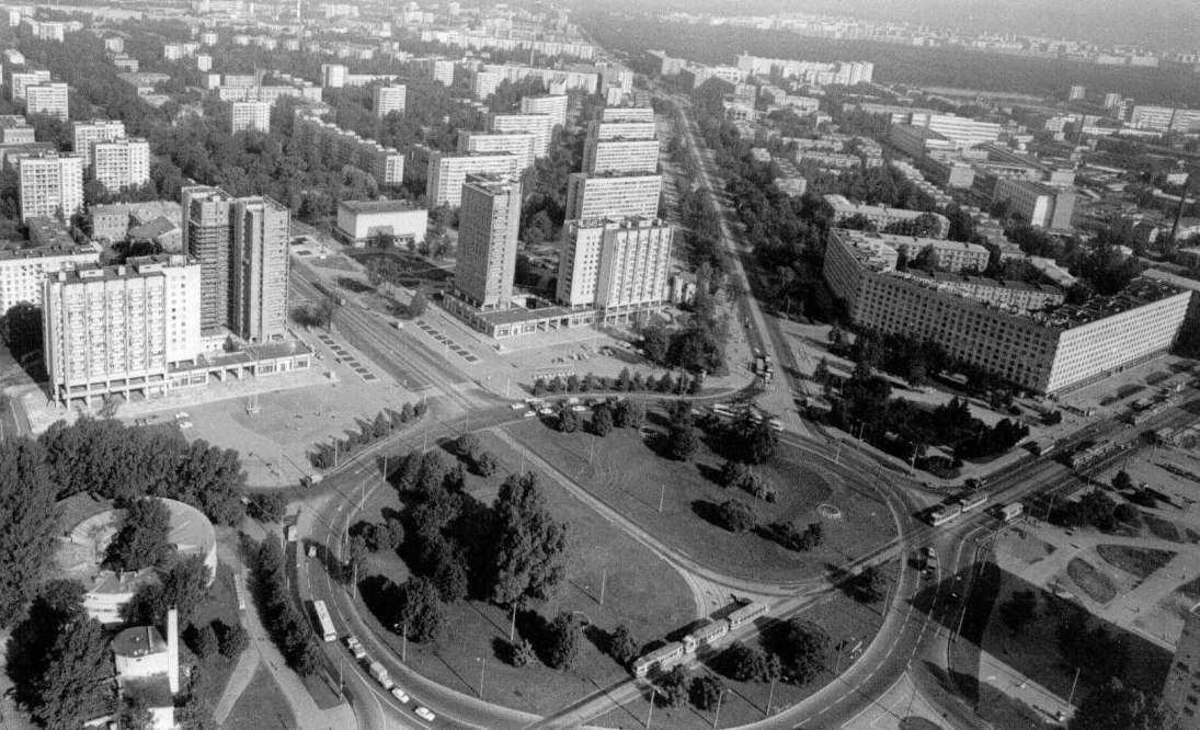 Площадь Мужества. 1986 г., источник фото: https://vk.com/club45851?z=album-45851_208009504, Автор: Ольга Фёдорова