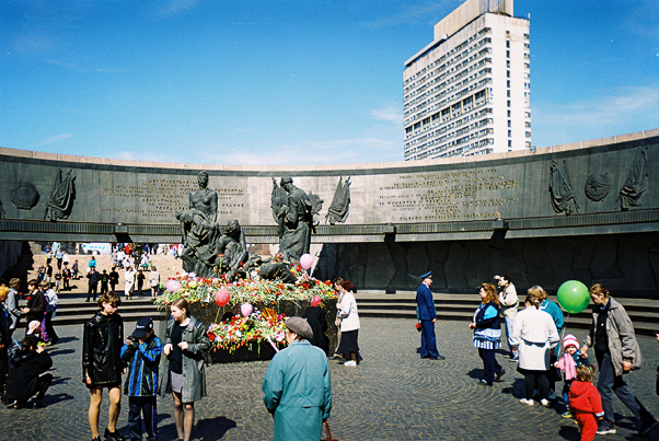 Празднование 55-й годовщины Победы 9 мая 2000 г., источник фото: Wikimedia Commons, Автор: Михаил Медвинский