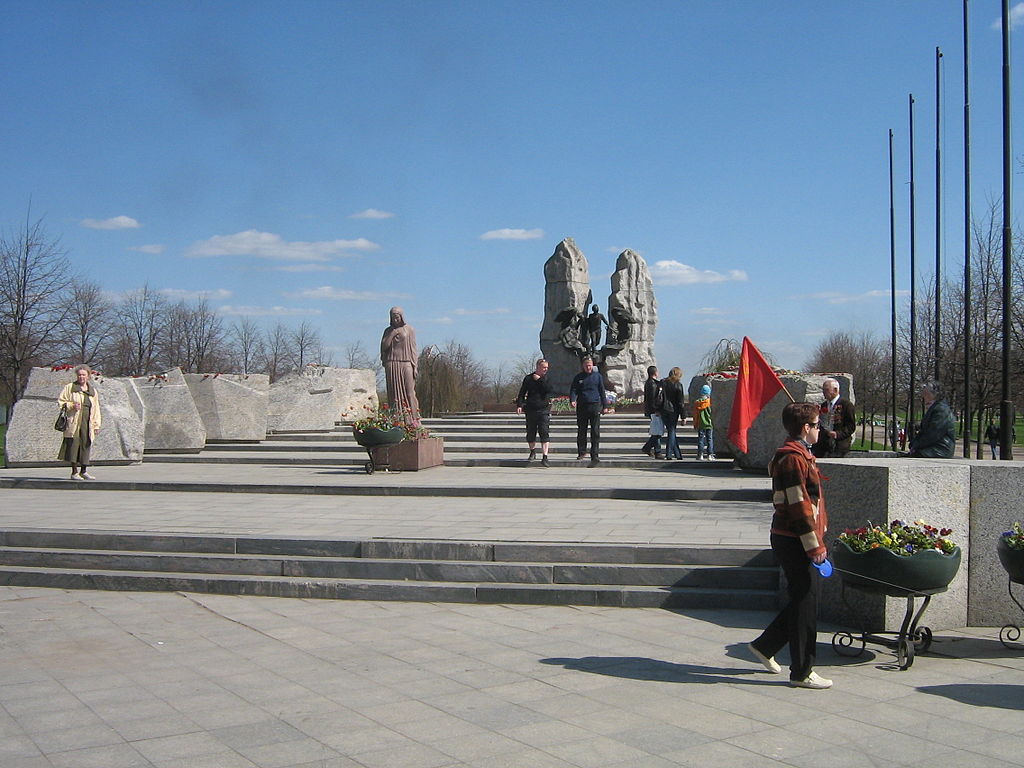 Старое русло реки Волковки в парке Интернационалистов. Фото: Messir (Wikimedia Commons)