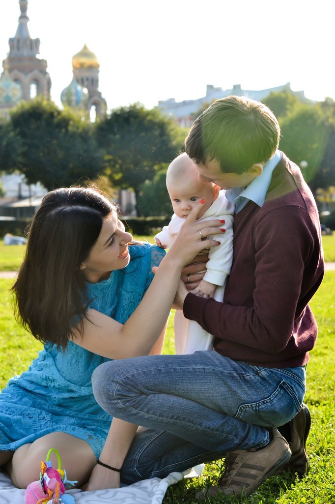 Счастливая семья в Петербурге. Фото: photosight.ru