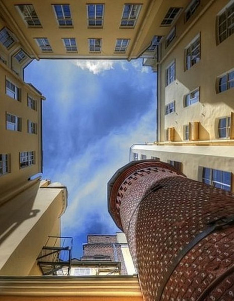 Башня Грифонов (Васильевский остров, 7-я линия, д. 16). Фото: liveinternet.ru