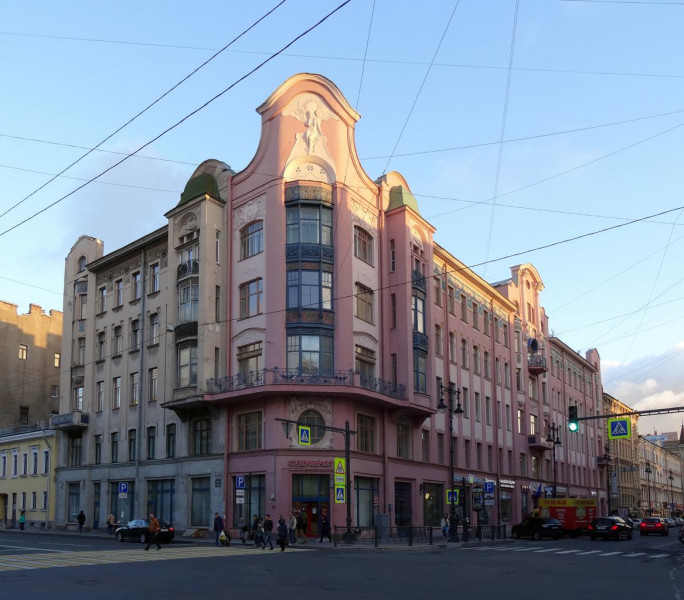 Доходный дом П. Т. Бадаева. Фото: Наталия, 04.2014 г. (citywalls.ru)