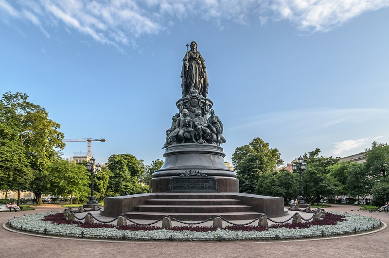 Памятник Екатерине Великой в Санкт-Петербурге. Фото:  Florstein (WikiPhotoSpace)