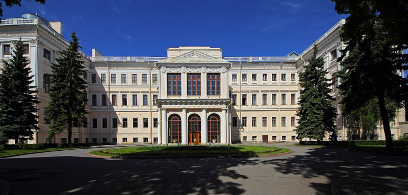 Аничков дворец. Фото: A.Savin (Wikimedia Commons · WikiPhotoSpace)