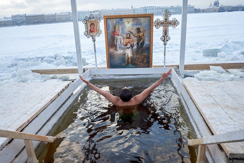 Крещение в Санкт-Петербурге. Фото: spb.kp.ru