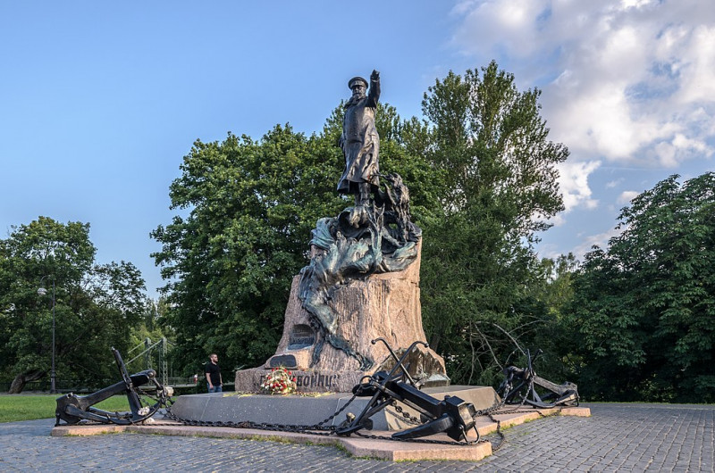  Памятник адмиралу Макарову в Кронштадте. Фото: Florstein (WikiPhotoSpace)