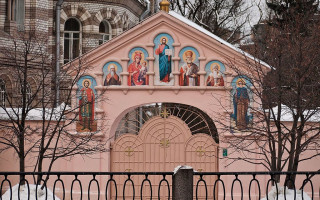 Ворота Свято-Иоанновского ставропигиального женского монастыря. Фото: Andrew Zorin (Wikimedia Commons)