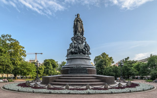 Памятник Екатерине Великой в Санкт-Петербурге. Фото:  Florstein (WikiPhotoSpace)