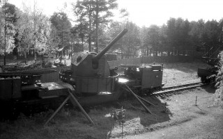 180 мм орудие на ж.д.транспортёре. Форт "Красная горка". Автор фото: Витольд Муратов (Wikimedia Commons)
