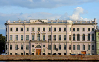 Дом Бецкого И.И. (принца Ольденбургского П.Г.): Дворцовая набережная, 2. Фото: Alexandrova (Wikimedia Commons)
