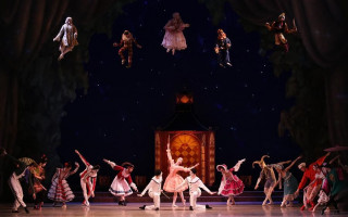 Автор: Наташа Разина Источник: https://www.mariinsky.ru/playbill/playbill/2022/11/20/1_1200/