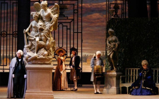 Автор: Наташа Разина Источник: https://www.mariinsky.ru/playbill/playbill/2024/12/10/1_1900/