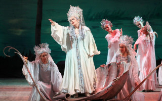 Автор: Наташа Разина Источник: https://www.mariinsky.ru/playbill/playbill/2021/12/15/1_1900/